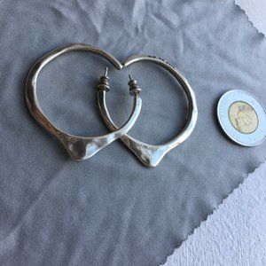 UNO de 50 silver hoop earrings + Free gift